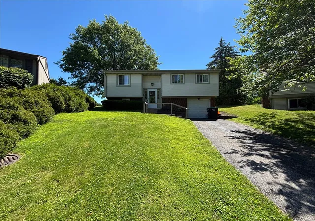 Homes for sale in South Fayette, PA | 416 Meeting House Rd, South Fayette, PA 15017 | MLS# 1760433