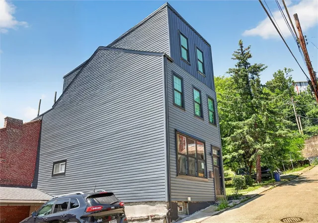 Homes for sale in Central North Side, PA | 1504 Boyle St, Central North Side, PA 15212 | MLS# 1757500