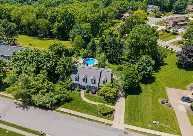 3rd image of 10207 Country Manor Ln, Mc Candless, PA 15090 | MLS# 1760409