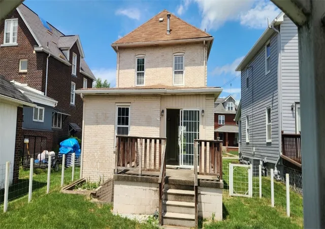 3rd image of 386 Pittsburgh Circle, Ellwood City, PA 16117 | MLS# 1760487