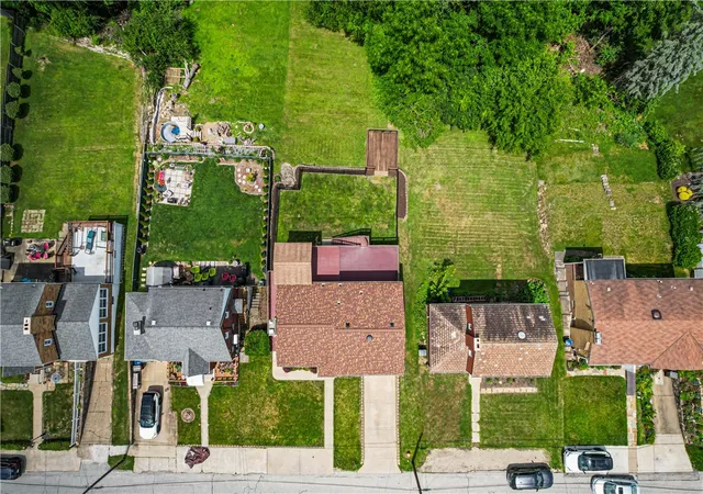 Homes for sale in Baldwin Boro, PA | 719 Baldwin Dr, Baldwin Boro, PA 15227 | MLS# 1760194