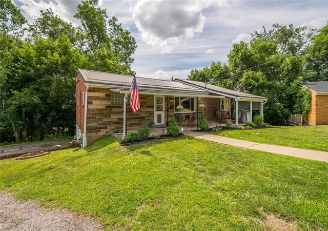 Photo 2 of Single family home for sale at 4 Ann St, Carnegie, PA 15106 | MLS# 1760486 | Listing updated on 2026-07-30