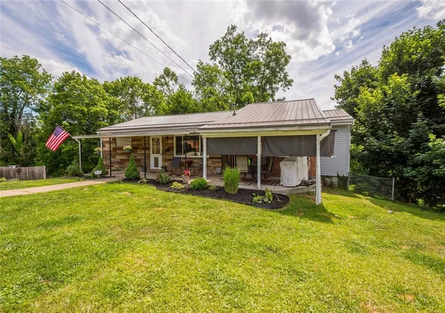Photo 3 of Single family home for sale at 4 Ann St, Carnegie, PA 15106 | MLS# 1760486 | Listing updated on 2026-07-30