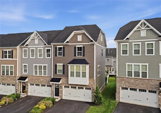 Homes for sale in South Park, PA | 4006 Crown Dr, South Park, PA 15129 | MLS# 1760534
