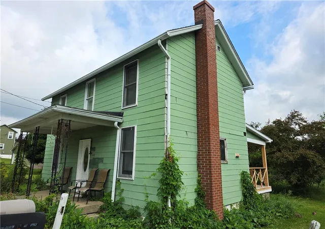Homes for sale in Latrobe, PA | 1302 Oaklawn Dr, Latrobe, PA 15650 | MLS# 1760555