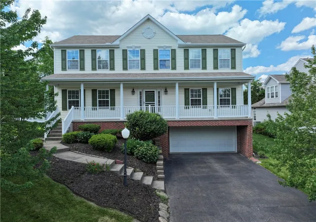 Homes for sale in Franklin Park, PA | 1909 Colonial Dr, Franklin Park, PA 15143 | MLS# 1760567