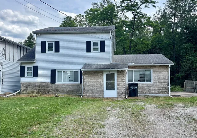 Photo 2 of Single family home for sale at 314 Washington St, South Union Twp, PA 15445 | MLS# 1760568 | Listing updated on 2026-07-31