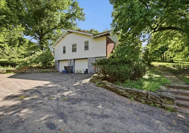 Photo 4 of Single family home for sale at 115 Meadowvue Dr, Wexford, PA 15090 | MLS# 1760587 | Listing updated on 2026-07-26