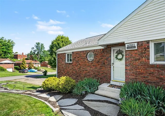 Homes for sale in South Park, PA | 6501 Ventura Dr, South Park, PA 15236 | MLS# 1760464