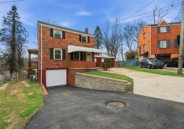 Photo 3 of Single family home for sale at 885 Middle Rd, Castle Shannon, PA 15234 | MLS# 1760593 | Listing updated on 2026-07-28