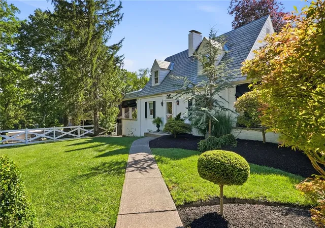 Photo 4 of Single family home for sale at 3108 Hillcrest Rd, Bethel Park, PA 15102 | MLS# 1760600 | Listing updated on 2026-06-22