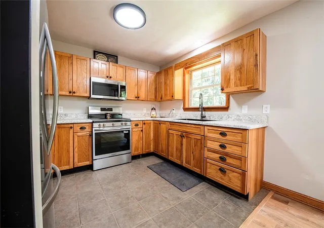 4th image of 497 E Jamestown Rd, Green Twp, PA 16125 | MLS# 1760580