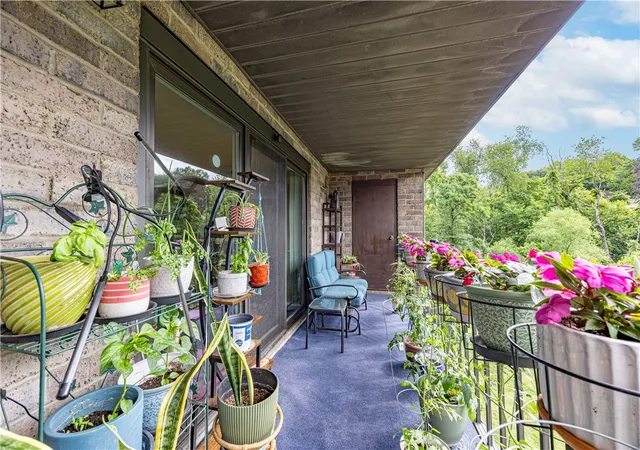 Listing Photo 2 - Condo for sale in building located at 7509 Penn Brg Ct, Pittsburgh, PA 15221 - Unit #