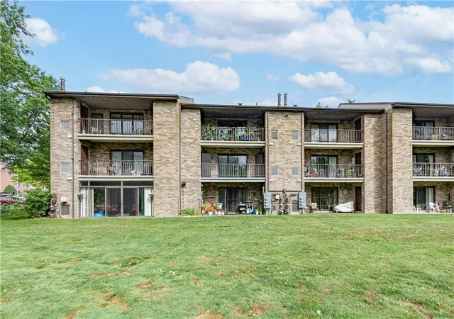 Homes for sale in Wilkinsburg, PA | 7509 Penn Bridge Ct, Wilkinsburg, PA 15221 | MLS# 1760434