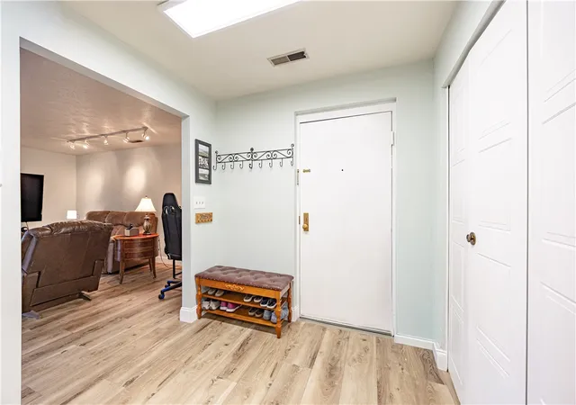 Listing Photo 3 - Condo for sale in building located at 7509 Penn Brg Ct, Pittsburgh, PA 15221