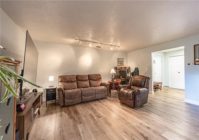 Listing Photo 5 - Condo for sale in building located at 7509 Penn Brg Ct, Pittsburgh, PA 15221