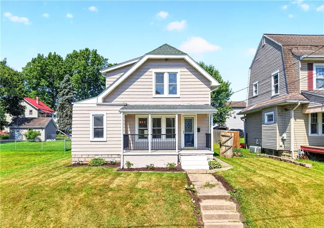 Homes for sale in New Castle, PA | 2007 Delaware Ave, New Castle, PA 16105 | MLS# 1760470