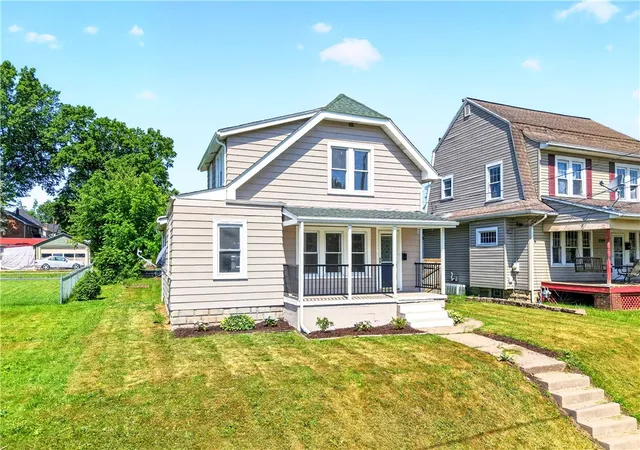 Homes for sale in New Castle, PA | 2007 Delaware Ave, New Castle, PA 16105 | MLS# 1760470