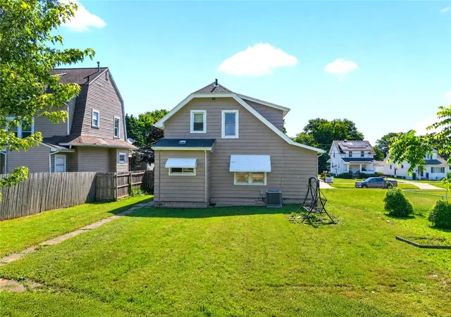 Photo 3 of Single family home for sale at 2007 Delaware Ave, New Castle, PA 16105 | MLS# 1760470 | Listing updated on 2026-07-19