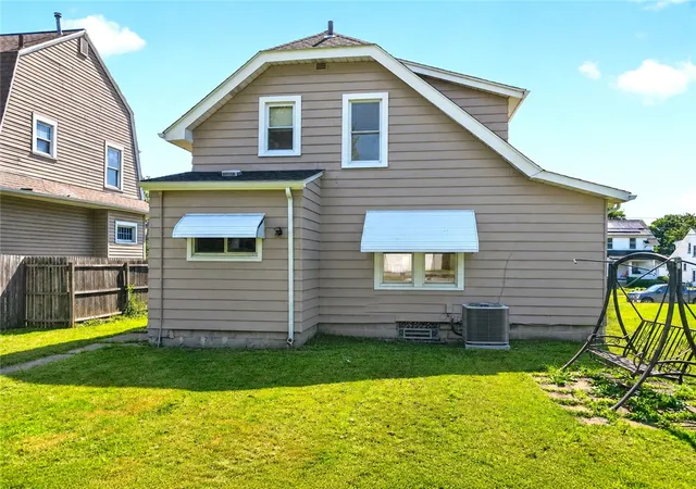 Photo 4 of Single family home for sale at 2007 Delaware Ave, New Castle, PA 16105 | MLS# 1760470 | Listing updated on 2026-07-19