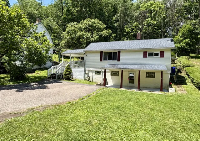 Photo 2 of Single family home for sale at 511 California Holw Rd, Imperial, PA 15126 | MLS# 1760620 | Listing updated on 2026-07-25