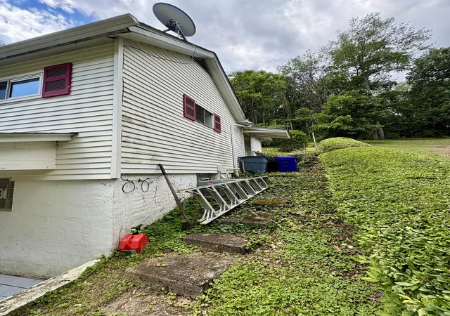 Photo 4 of Single family home for sale at 511 California Holw Rd, Imperial, PA 15126 | MLS# 1760620 | Listing updated on 2026-07-25