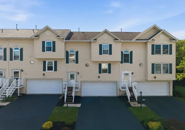 Homes for sale in Manor, PA | 151 Manor View Dr, Manor, PA 15665 | MLS# 1760632