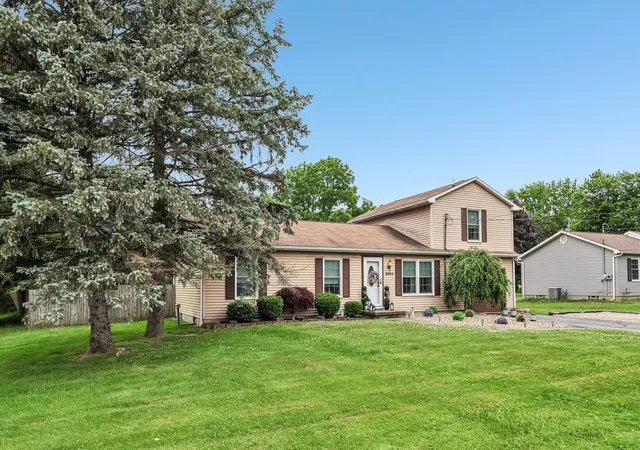 Homes for sale in Neshannock Twp, PA | 2920 Mercer Rd, Neshannock Twp, PA 16105 | MLS# 1760633