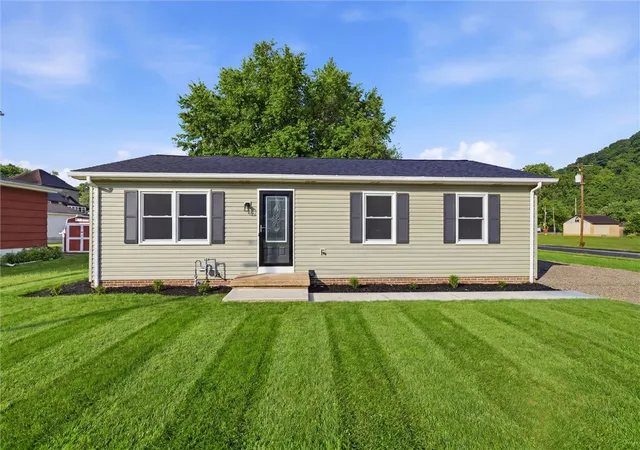Homes for sale in Hyde Park, PA | 800 3rd Avenue, Hyde Park, PA 15641 | MLS# 1760616