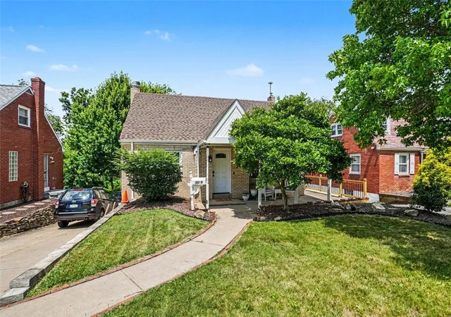 Homes for sale in Castle Shannon, PA | 3524 Middleboro Rd, Castle Shannon, PA 15234 | MLS# 1760482