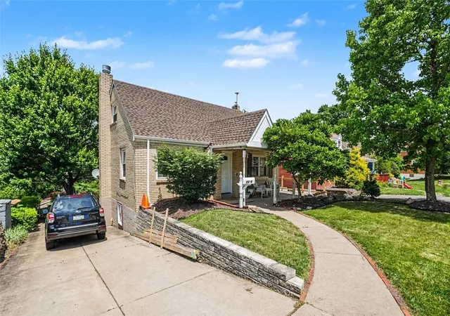 Homes for sale in Castle Shannon, PA | 3524 Middleboro Rd, Castle Shannon, PA 15234 | MLS# 1760482