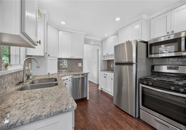 Photo 3 of Single family home for sale at 205 Coral Dr, Upper St Clair, PA 15241 | MLS# 1760644 | Listing updated on 2026-10-07
