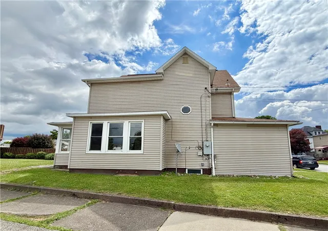 Homes for sale in Uniontown, PA | 62 E Highland Ave, Uniontown, PA 15401 | MLS# 1760635