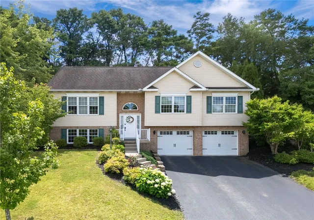 Photo 2 of Single family home for sale at 74 Laurel Dr, Greensburg, PA 15601 | MLS# 1760674 | Listing updated on 2026-07-01