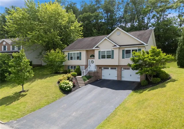 Photo 3 of Single family home for sale at 74 Laurel Dr, Greensburg, PA 15601 | MLS# 1760674 | Listing updated on 2026-07-01