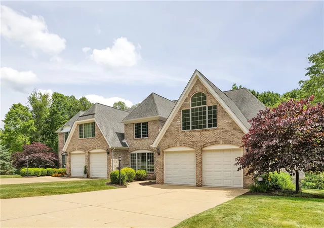 3rd image of 152 Saint Ives Way, Jackson Twp, PA 16063 | MLS# 1759466