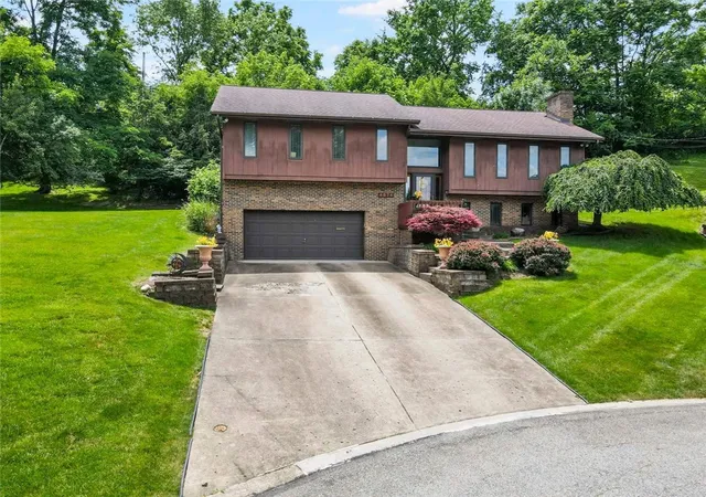 Homes for sale in Whitehall, PA | 4874 Leona Dr, Whitehall, PA 15227 | MLS# 1760670