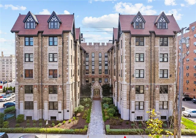 Homes for sale in Oakland, PA | 166 N Dithridge St #2A, Oakland, PA 15213 | MLS# 1760426