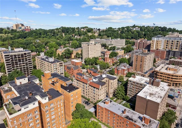 2nd image of 166 N Dithridge St, Pittsburgh, PA 15213