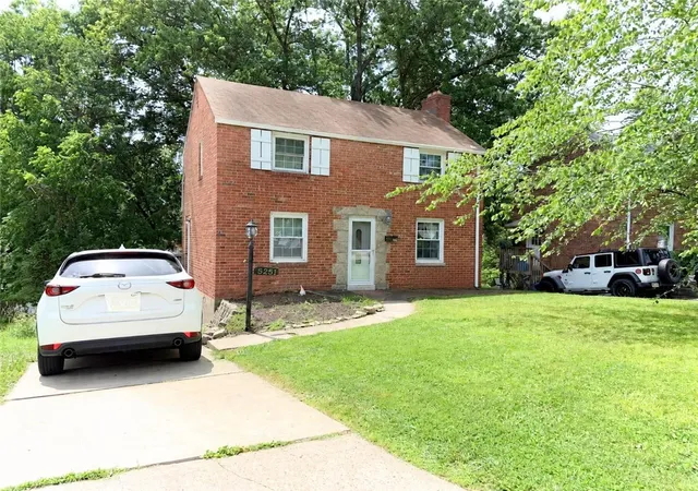Homes for sale in Whitehall, PA | 5251 Fieldcrest Dr, Whitehall, PA 15236 | MLS# 1760535