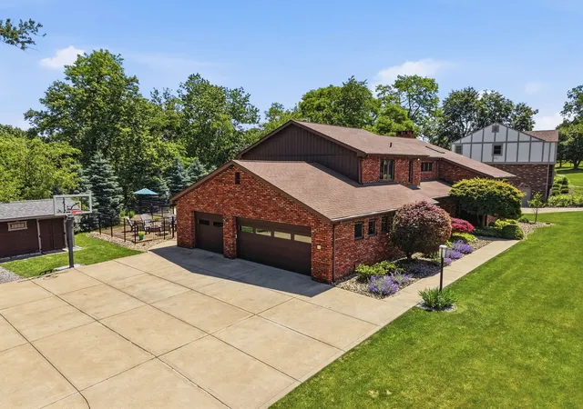 Homes for sale in Franklin Park, PA | 2360 West Gate Dr, Franklin Park, PA 15237 | MLS# 1760717