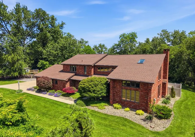 Homes for sale in Franklin Park, PA | 2360 West Gate Dr, Franklin Park, PA 15237 | MLS# 1760717