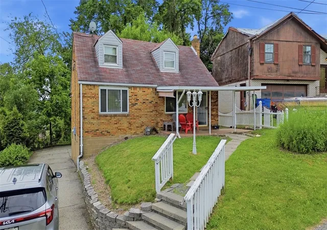 2nd image of 126 Pennoak Dr, Penn Hills, PA 15235 | MLS# 1755642