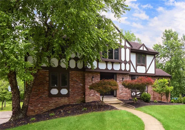 2nd image of 153 Oakwood, Peters Twp, PA 15317 | MLS# 1760629