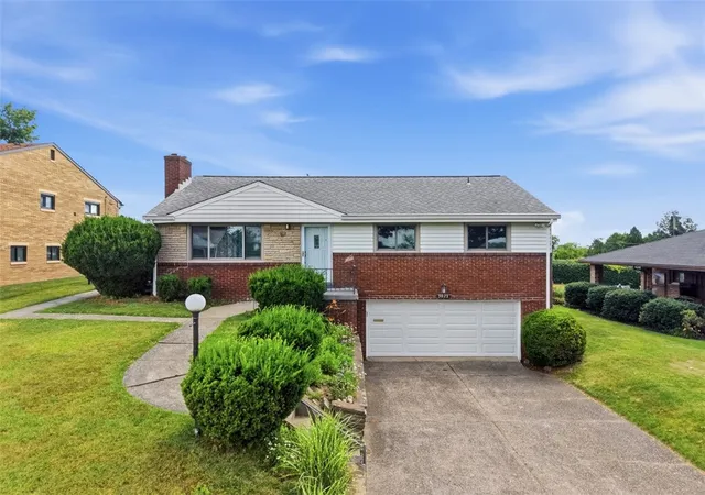 Homes for sale in Whitehall, PA | 5023 Carlyn Dr, Whitehall, PA 15236 | MLS# 1760015