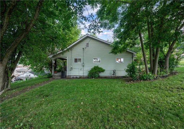 3rd image of 411 Harmony Rd, Baden, PA 15005 | MLS# 1760724