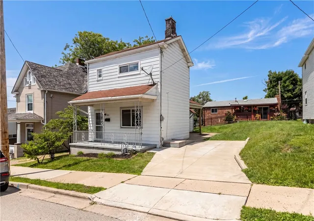 Homes for sale in Verona, PA | 559 Spruce St, Verona, PA 15147 | MLS# 1760755