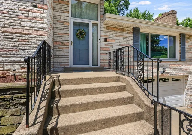 Photo 3 of Single family home for sale at 6725 Verona Rd, Verona, PA 15147 | MLS# 1760767 | Listing updated on 2026-07-19