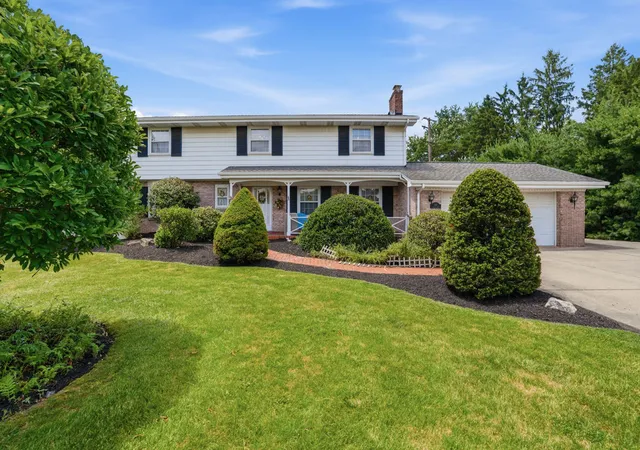 Homes for sale in Robinson Twp, PA | 1307 Silver Ln, Robinson Twp, PA 15108 | MLS# 1760789