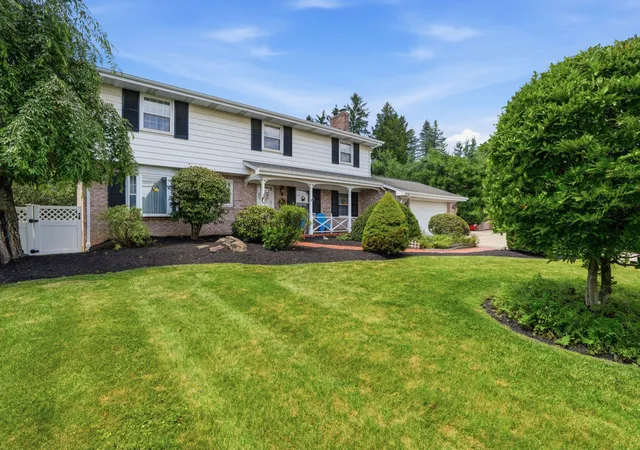 Homes for sale in Robinson Twp, PA | 1307 Silver Ln, Robinson Twp, PA 15108 | MLS# 1760789